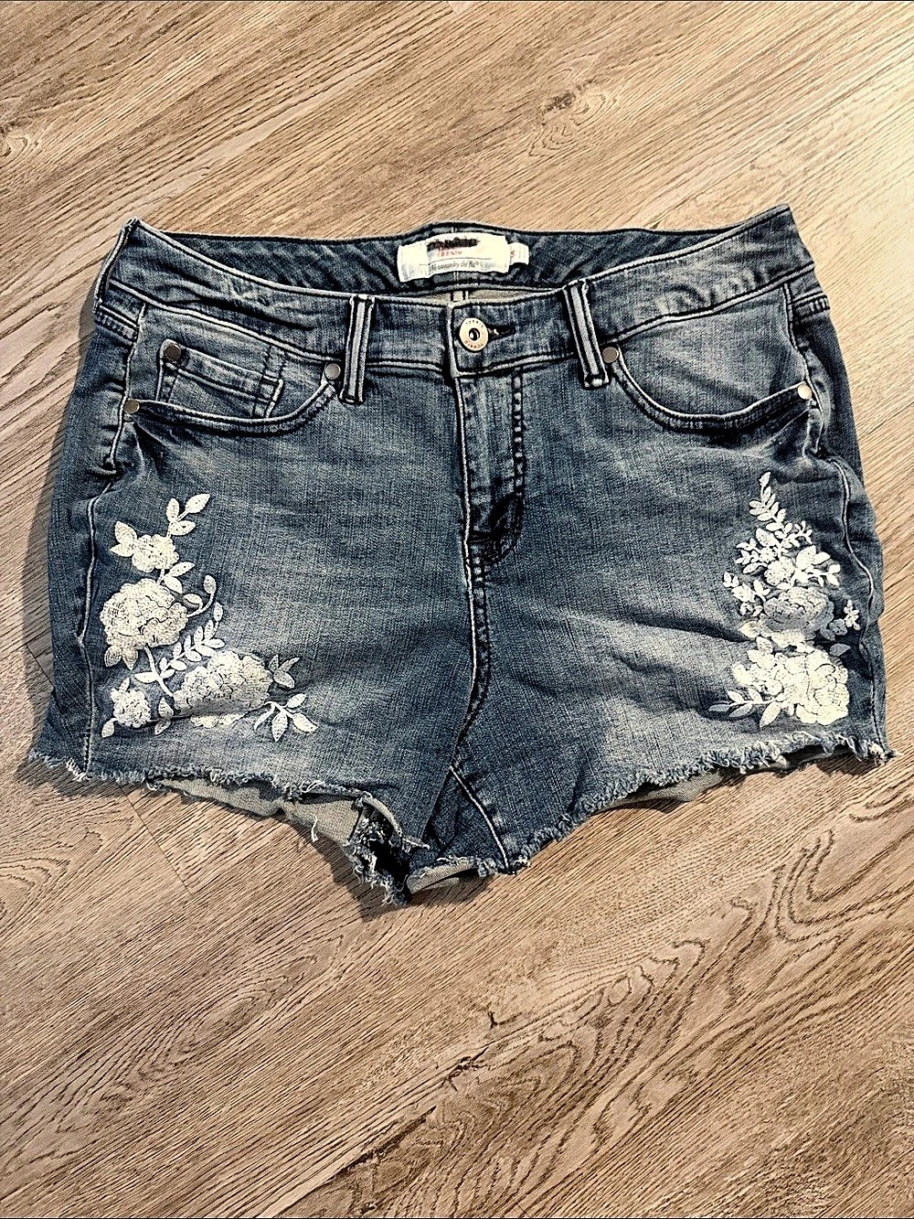 Torrid Floral Embroidered Denim Jean Shorts